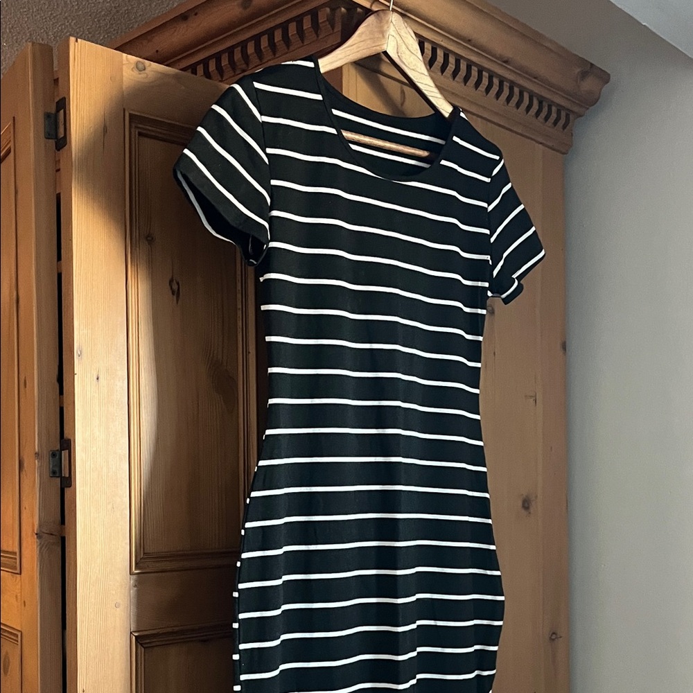 Black & White Striped Short Sleeve basic knit Dress Capsule Wardrobe Women’s S/M